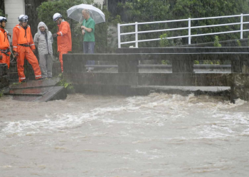 Japão ordena evacuação de 1 milhão de pessoas após fortes chuvas